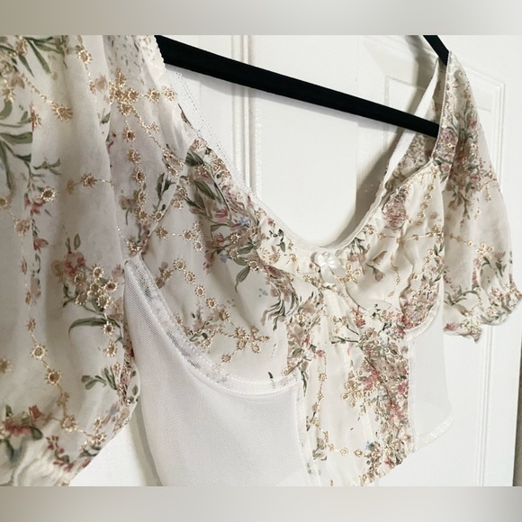 Women’s Sheer Romantic Floral Crop Top with Sweetheart Neckline Size Small - Picture 3 of 7